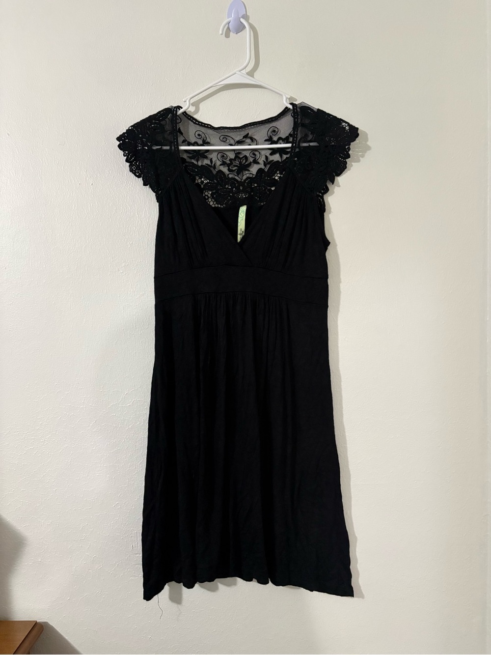 Bella D Lace Back Dress | Size: Medium